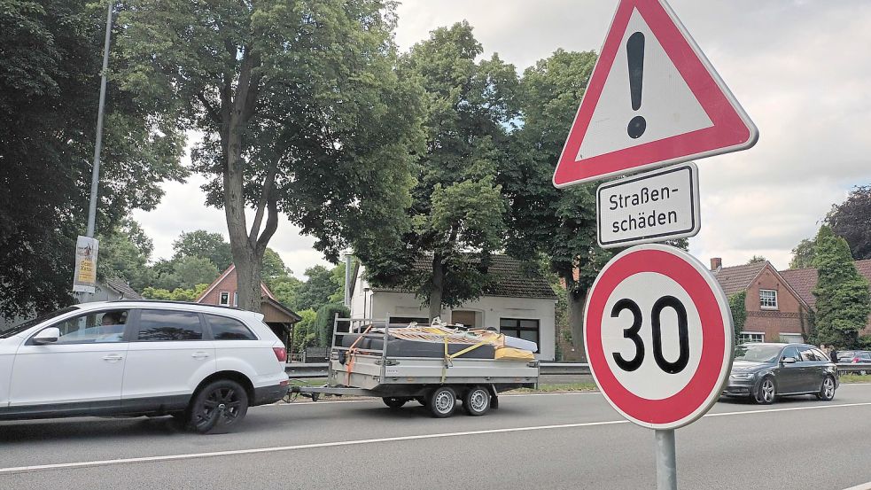 Weil die Straße in schlechtem Zustand ist, herrscht nun erst einmal Tempo 30. Foto: Vogt