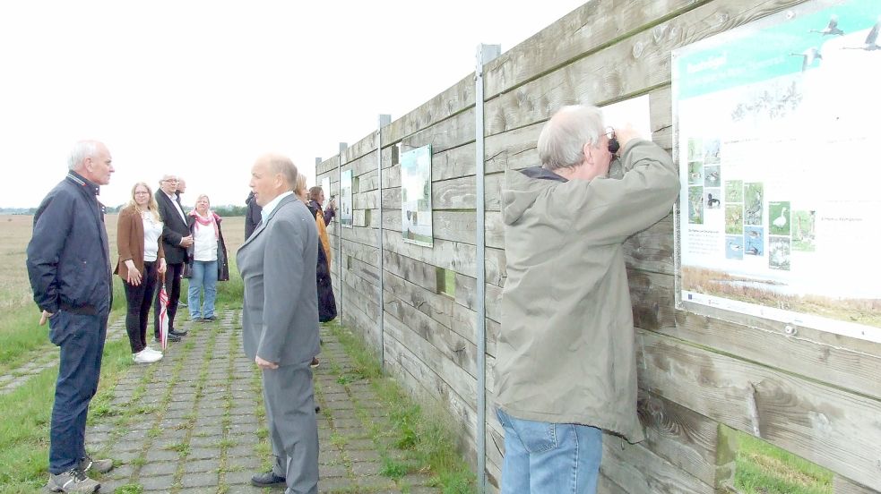 Anfang Juni bereiste die Bewertungskommission die Ortschaft Holte und schaute sich unter anderem den Holter Polder an. Archivfoto: Scherzer