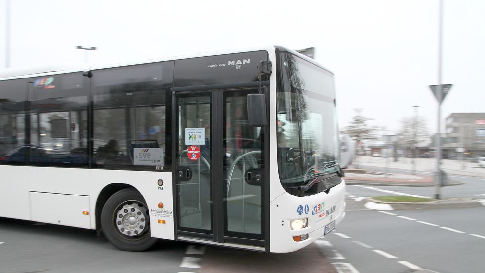 Den Bus nutzen die wenigsten der Befragten, um in oder durch die Emder Innenstadt zu kommen. Die Gründe dafür sind vielfältig. Archivfoto: Päschel