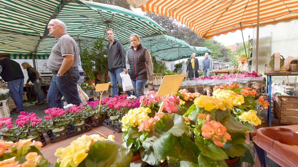 Der Emder Markt ist bei seinen Besucherinnen und Besuchern beliebt, zeigt eine Umfrage der BBS I Emden. Foto: Ortgies/Archiv