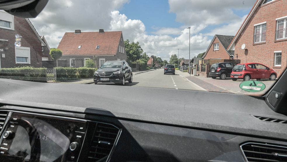 Teilweise sind die Straßen so schmal, dass der Fahrradschutzstreifen nicht eingehalten werden kann. Foto: Ortgies