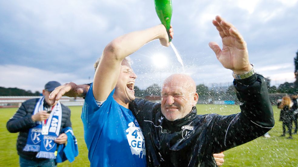 Die Aufstiegsfeierlichkeiten bei Kickers und Trainer Stefan Emmerling sind beendet, bald beginnt wieder die Arbeit. Foto: Doden