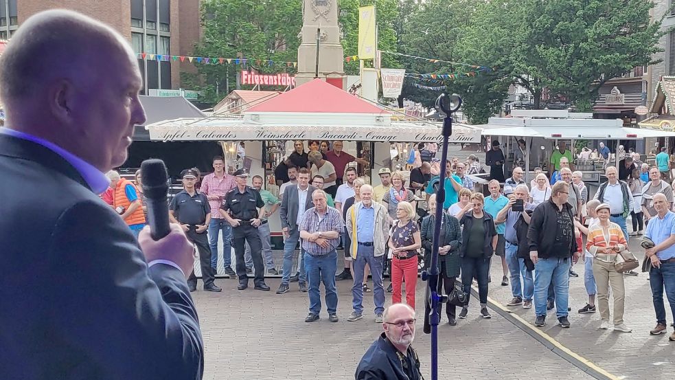 Bürgermeister Claus-Peter Horst eröffnete das Stadtfest. Foto: Wolters