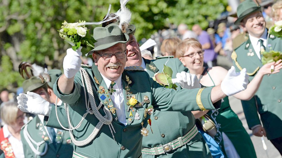 Nach zwei Jahren finden in diesem Sommer wieder reguläre Schützenfeste statt - leider. Foto: dpa/Swen Pförtner