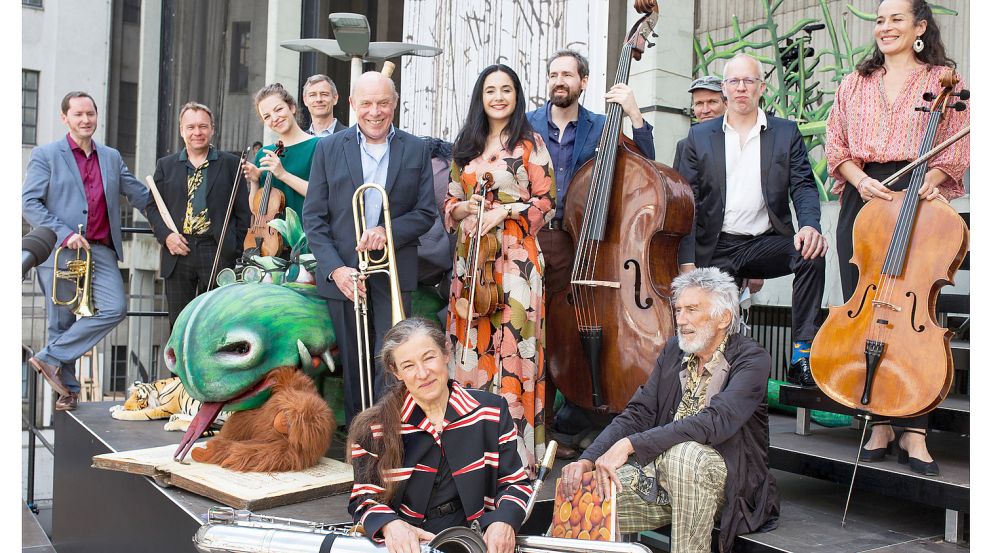 Christian Brückner (unten, rechts) und das wilde Jazzorchester tritt am 25. Juni in Wiesmoor auf. Fotos: Natalia Jansen