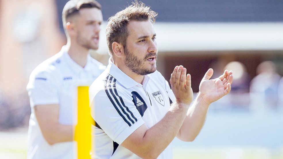 Trainer Claudio Casto war stolz auf seine Mannschaft, die in Laxten eine aufstiegsreife Leistung zeigte, sich aber nicht belohnte. Foto: Doden