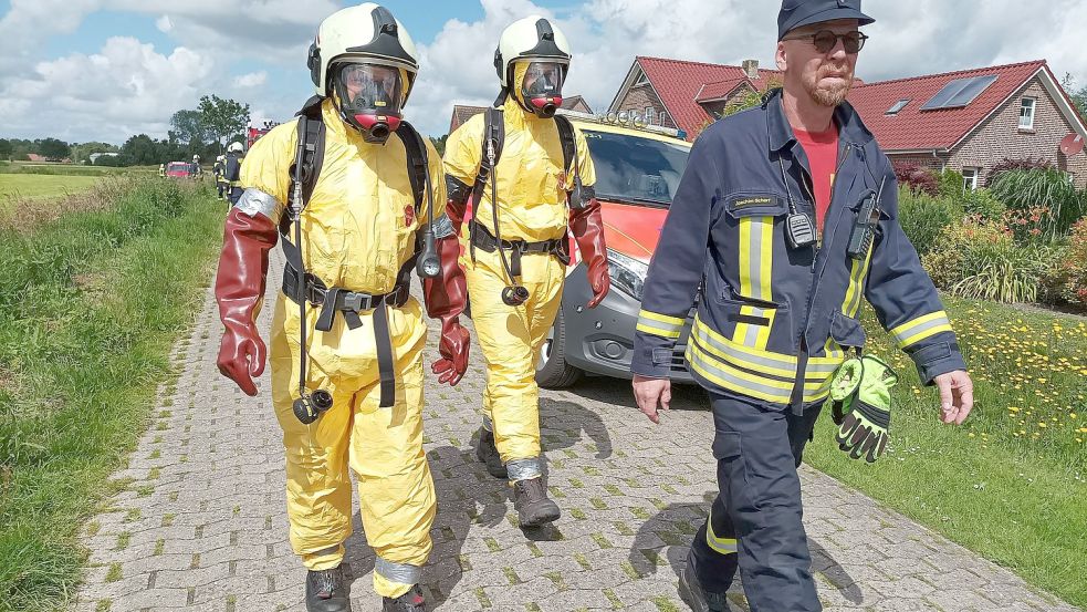 Die Feuerwehrleute trugen Schutzanzüge. Foto: Kreisfeuerwehr Aurich
