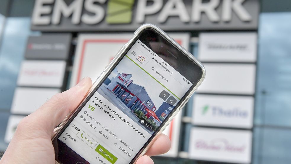 Mit dieser Anzeige hatte Kentucky Fried Chicken nach einem Investor für das Restaurant am Ems-Park gesucht. Foto: Ortgies/Archiv