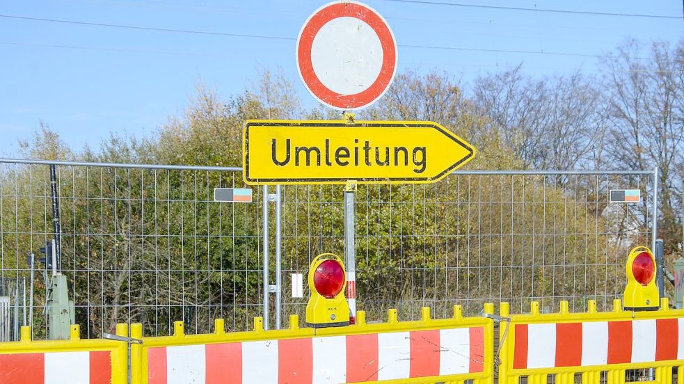 Die Bundesstraße 210 ist zwischen Wittmund und Jever gesperrt. Eine Umleitung über Eggelingen ist ausgeschildert. Symbolbild: Pixabay