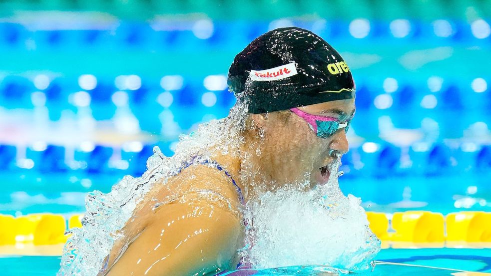 Schied im Vorlauf über 200 Meter Brust aus: Anna Elendt. Foto: Petr David Josek/AP/dpa