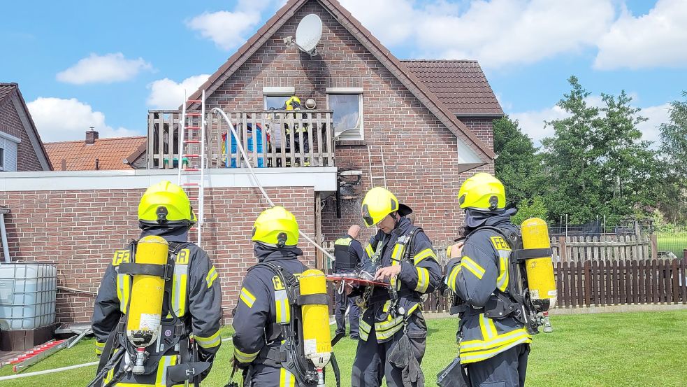 Die Feuerwehr rückte am Mittwochvormittag zu einem Einsatz in Jheringsfehn aus. Foto: Wolters