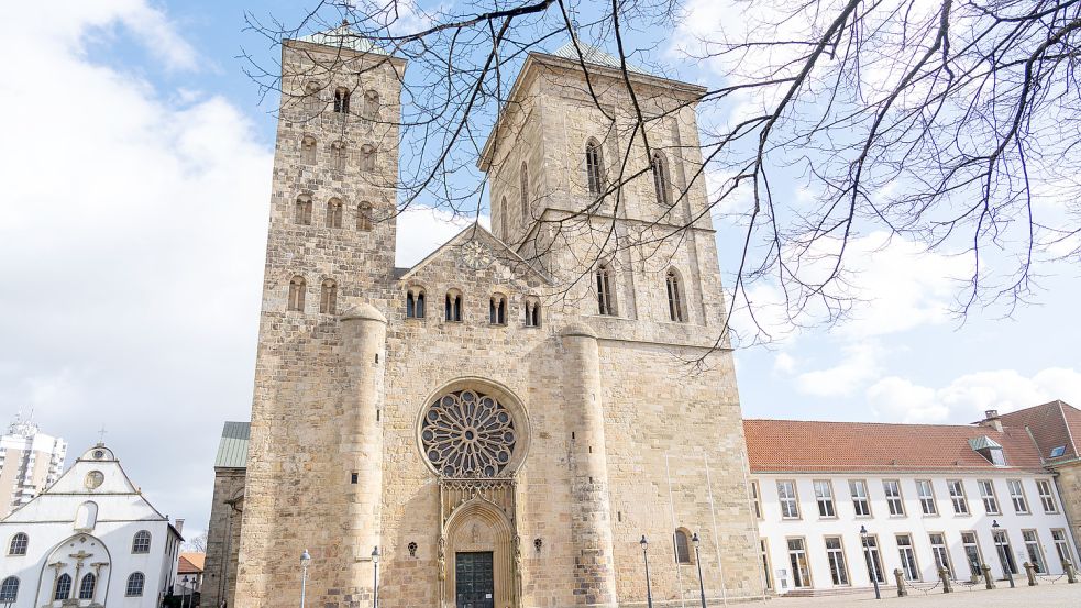 Das Bistum Osnabrück will laufende Kosten sparen. Dabei geht es auch um die Pensionen verbeamteter Lehrer. Foto: Andre Havergo