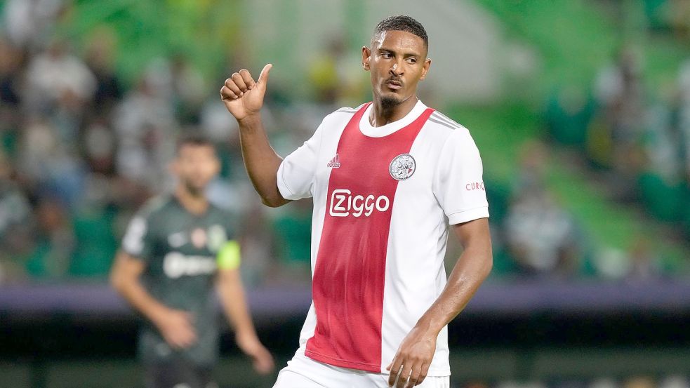 Der 28 Jahre alte Sebastien Haller wurde mit Ajax zuletzt Meister und zudem Torschützenkönig in den Niederlanden. Foto: Armando Franca/AP/dpa