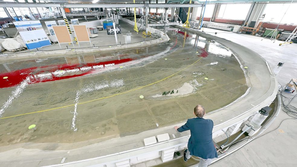 Das Modell des „Jungferngrundes“ in der Bundesanstalt für Wasserbau (BAW). Foto: Uli Deck/dpa