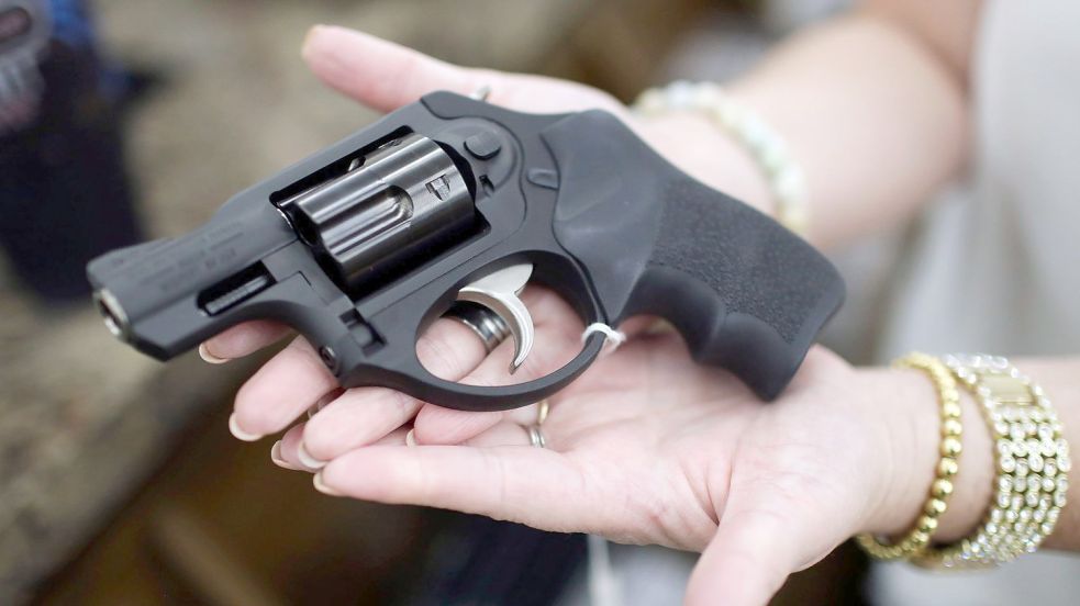 Im US-Bundesstaat New York sind strenge Vorgaben zum Tragen von Waffen gekippt worden. Foto: John Roark/The Idaho Post-Register/AP/dpa