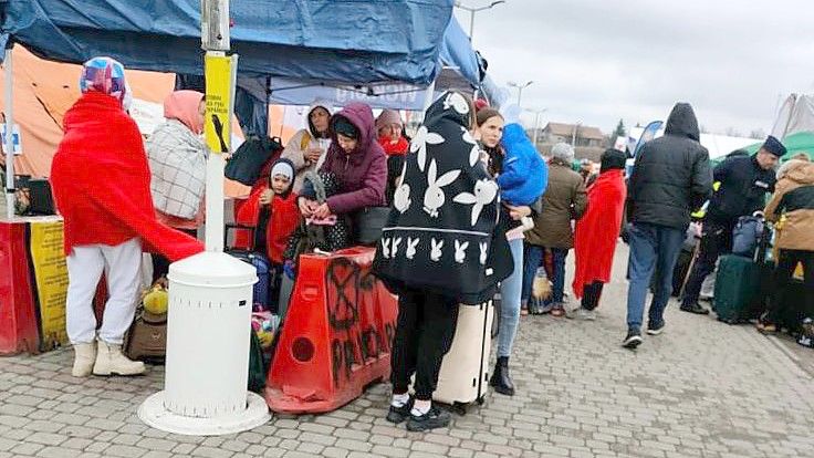 Noch immer kommen Flüchtende an die polnische Grenze zur Ukraine. Jetzt kommen sie vor allem aus den umkämpften Gebieten. Foto: Gebers