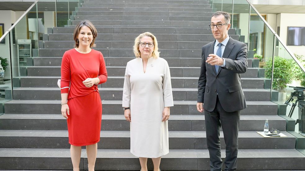 Außenministerin Annalena Baerbock (l-r), Entwicklungsministerin Svenja Schulze und Agrarminister Cem Özdemir in Berlin. Foto: Bernd von Jutrczenka/dpa