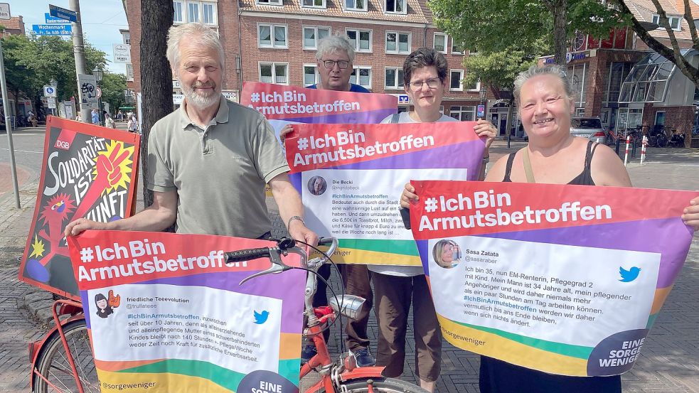 Menschen, die von Armut betroffen sind und auch diejenigen, denen das Thema am Herzen liegt, kamen am Samstagmittag in Emden zusammen. Foto: Tomé