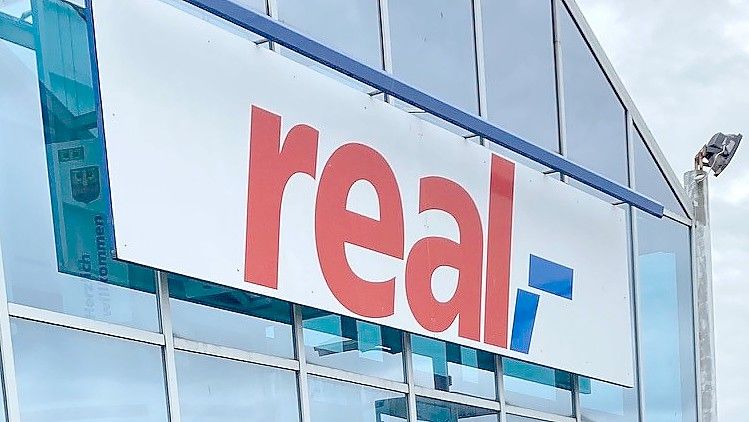 Das Real-Logo wird bald durch eines von Rewe ersetzt. Foto: Tomé