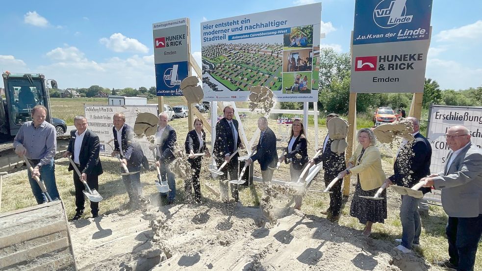 Der erste Spatenstich ist erledigt. Jetzt geht es im Ausschuss um Umweltfragen in dem neuen Emder Baugebiet. Foto: Päschel/Archiv