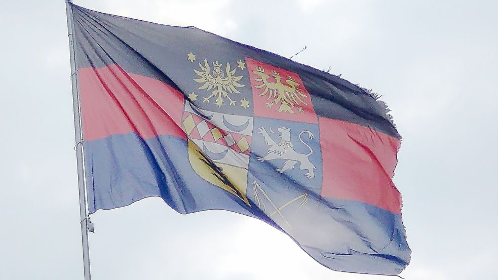 An vielen Orten in der Region weht die Ostfriesland-Flagge. Foto: Rümmele