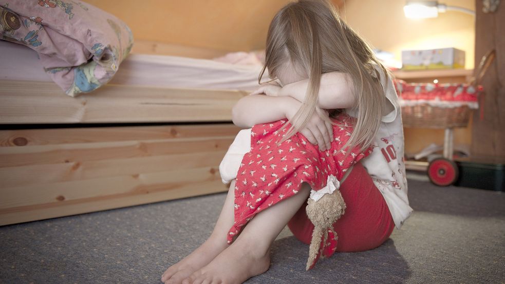 Immer häufiger stellen Ärzte bei Kindern und Jugendlichen eine Depression oder Angststörung fest. In Aurich gibt es bald Hilfe für Eltern. Foto: Patrick Pleul/dpa