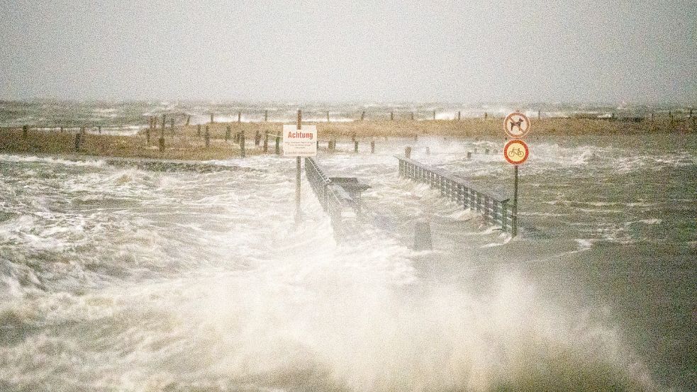 Höhere Meeresspiegel bedeuten auch höhere Sturmfluten. Hier ein Bild aus Büsum während des Orkantiefs „Zeynep“. Foto: Reinhardt/dpa
