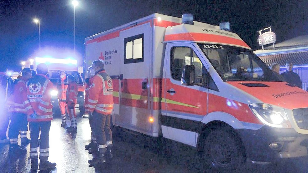 In der Nacht zum 13. November war ein Großaufgebot von Rettungskräften bei der Friesoyther Diskothek im Einsatz. Archivfoto: van Elten