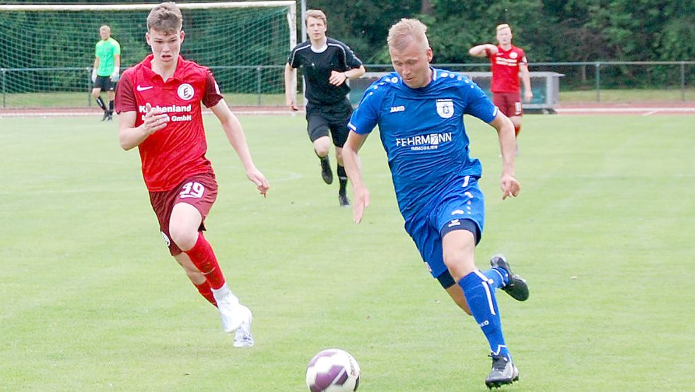Janek de Buhr (rechts) trifft mit BW Papenburg am ersten Spieltag auf seinen Ex-Verein VfL Oldenburg. Foto: Reemts