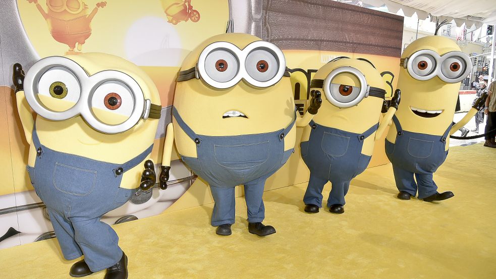 Junge Menschen schauen sich den neuesten Minion-Film im Kino an und posten Videos davon. Foto: picture alliance/dpa/Invision via AP/Richard Shotwell