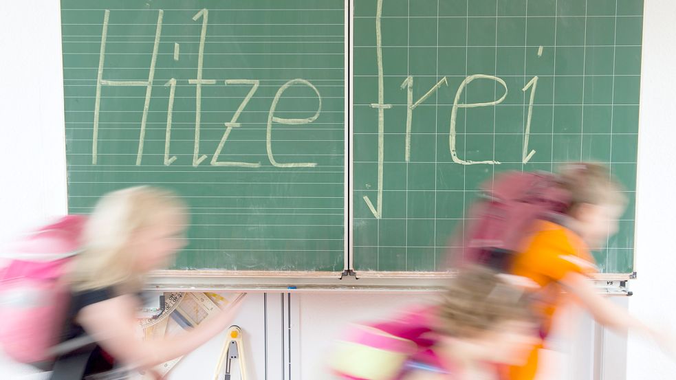 Auch wenn das Thermometer über 30 Grad steigt: Hitzefrei gibt es deswegen nicht automatisch. Das muss jeweils im Einzelfall von der Schulleitung entschieden werden. DPA-Symbolfoto: S. Kahnert