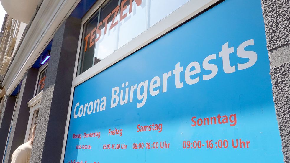 Die Ärztekammer Niedersachsen fordert eine sofortige Wiedereinführung kostenloser Corona-Tests. Foto: Martin Schutt/dpa