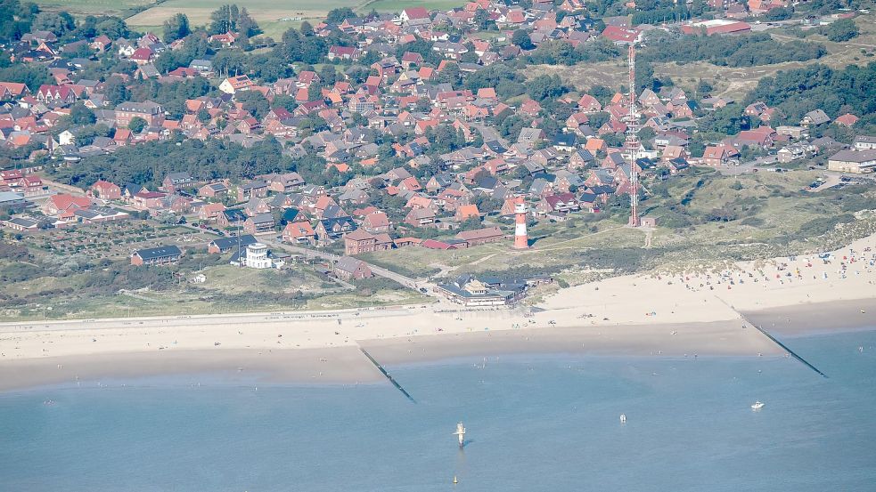Blick auf den Strand von Borkum. Foto: Schuldt/dpa