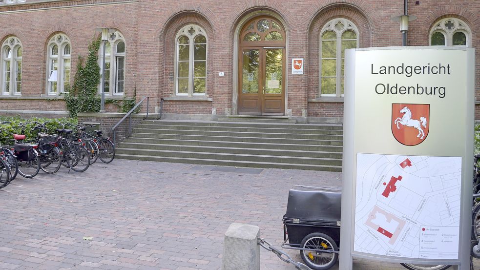 Der 23-Jährige muss sich vor dem Oldenburger Landgericht bereits wegen mehrfachen Betrugs verantworten. Archivfoto: Kruse