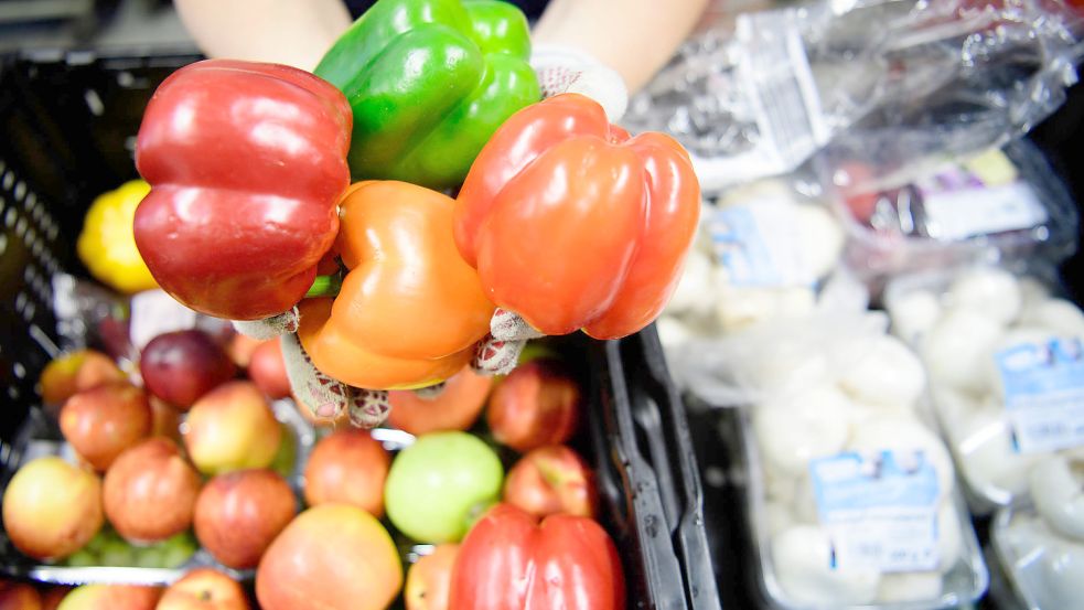 Die Tafeln in Ostfriesland bekommen von den Supermärkten weniger Lebensmittel als bisher. Symbolfoto: Soeren Stache/dpa-Zentralbild/dpa