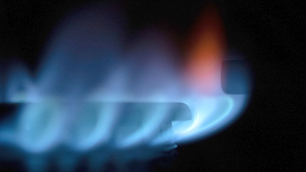 Gasflamme auf einem Herd: Wie lange ist die stabile Gasversorgung der Verbraucher noch garantiert? Foto: dpa