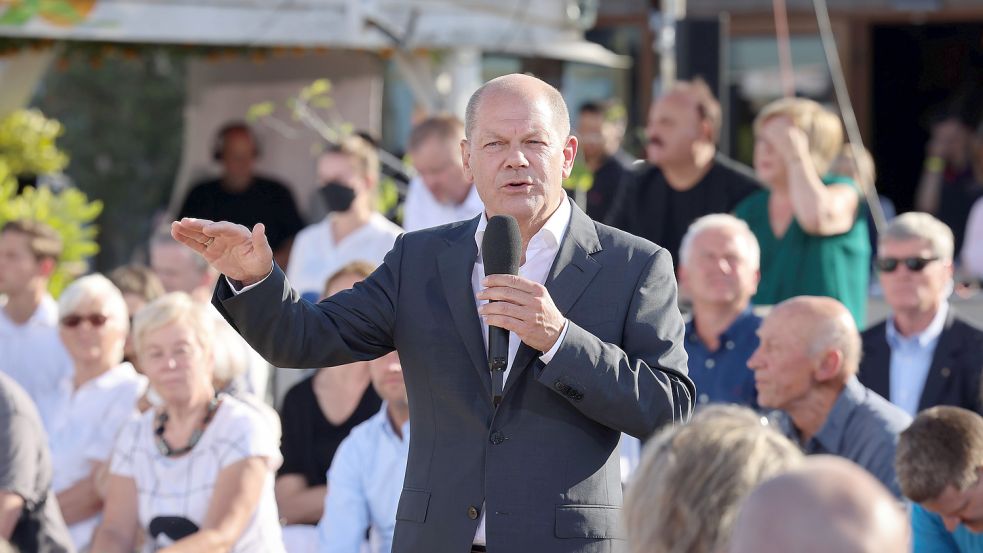 Bundeskanzler Olaf Scholz (SPD) stellte sich in Lübeck den Fragen der Bürger. Foto: dpa/Christian Charisius