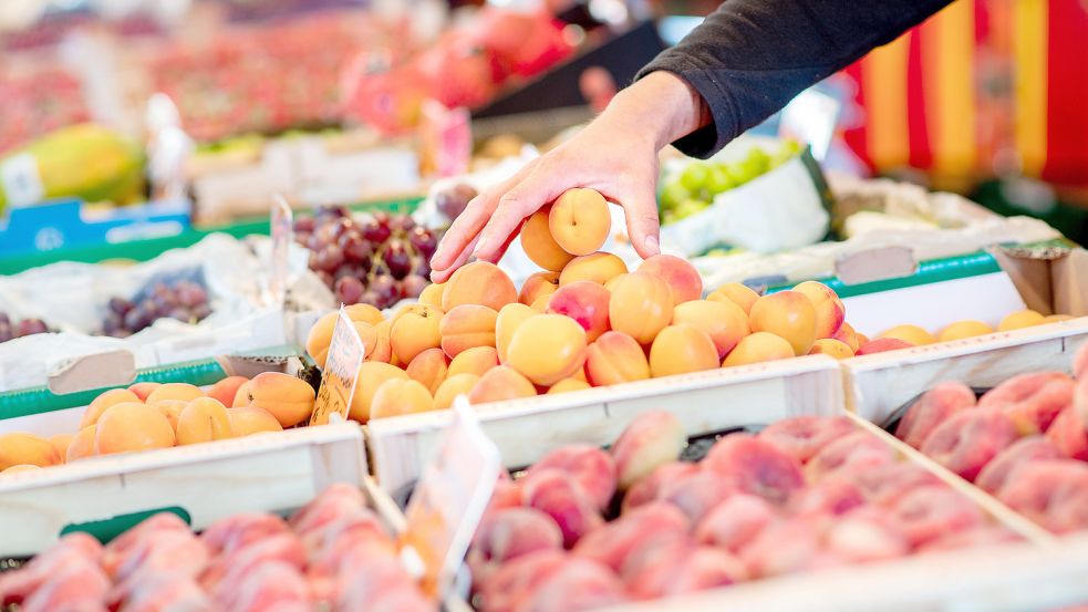 Zugreifen nach Lust und Laune: Das funktioniert bei Menschen, die mit wenig Geld im Monat auskommen müssen, in Zeiten der hohen Inflation nicht. Sie müssen genau überlegen, was sie wirklich brauchen und was nicht. Symbolfoto: dpa