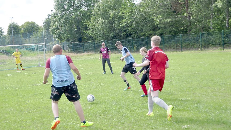 Immer freitags trifft sich die Inklusionsmannschaft zum Training in Leer. Foto: Wolters