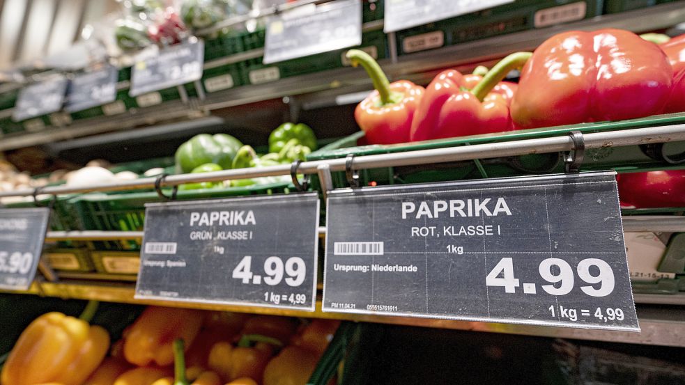 Im Juni hat sich die Inflation etwas abgeschwächt. Ein schnelles Ende hoher Teuerungsraten ist aber nicht in Sicht. Foto: Fabian Sommer/dpa