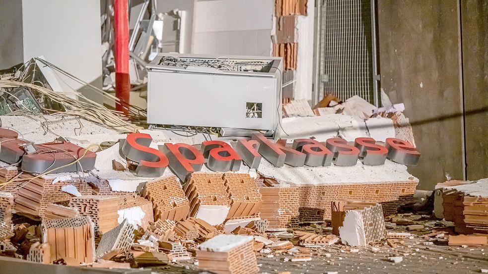 Auch in Niedersachsen vergeht kaum eine Woche, in der nicht ein Geldautomat in die Luft gesprengt wird. Foto: Markus Klümper/dpa