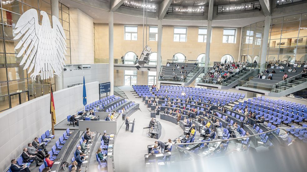 Voll sind die Reihen bei Bundestagssitzungen selten, wie hier am vergangenen Donnerstag als Bundesinnenministerin Nancy Faeser (SPD) spricht. Foto: Kappeler/dpa