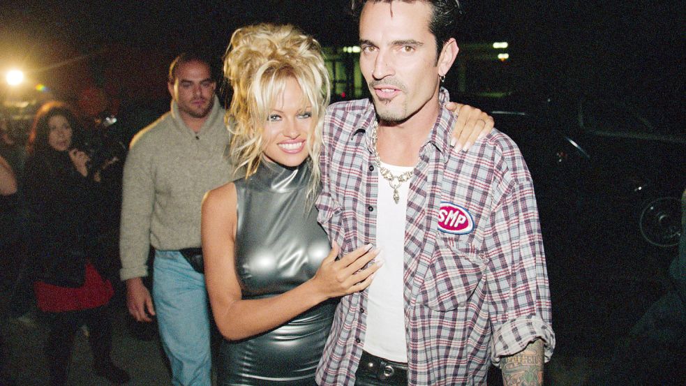 Begleitet von vielen Skandalen sorgten Pamela Anderson und Tommy Lee immer wieder für Schlagzeilen. Am Freitag läuft die Arte-Doku „Tommy Lee und Pamela: Liebe, Sex und ein Videotape“ im Fernsehen. Foto: Getty Images/Steven D Starr/Corbis Entertainment, Arte