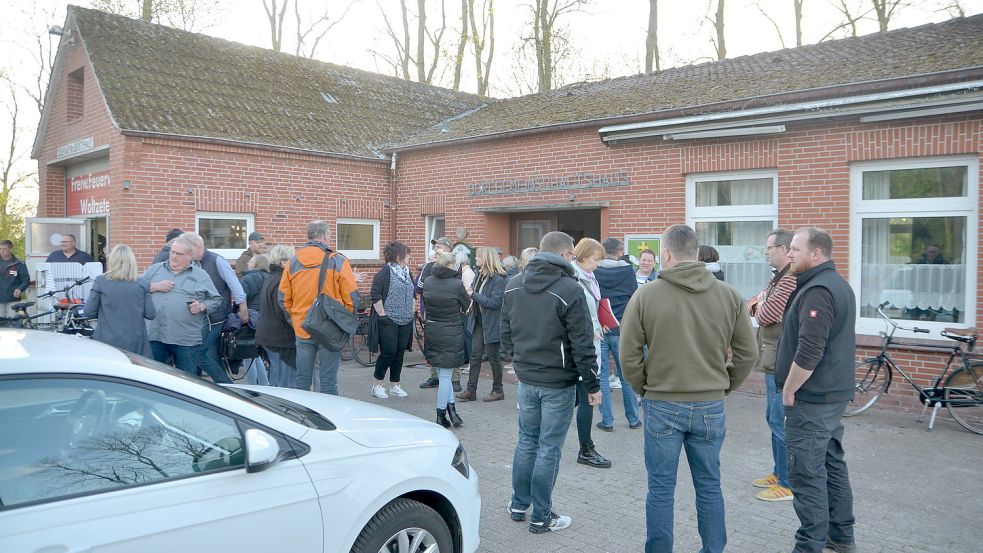Nach einer Sitzung im Dorfgemeinschaftshaus, an dem auch einige Woltzetener teilnahmen, sah es erst gut aus für eine Sanierung. Doch dann kam der Stopp durch die Politik, die jetzt wiederum aber wieder einen Hoffnungsschimmer erscheinen lässt. Foto: Archiv