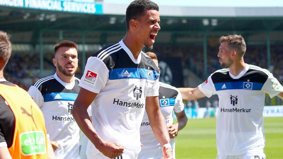 Torgarant: HSV-Angreifer Robert Glatzel (Mitte) erzielte gegen Eintracht Braunschweig beide Treffer. Foto: Imago/Jan Huebner