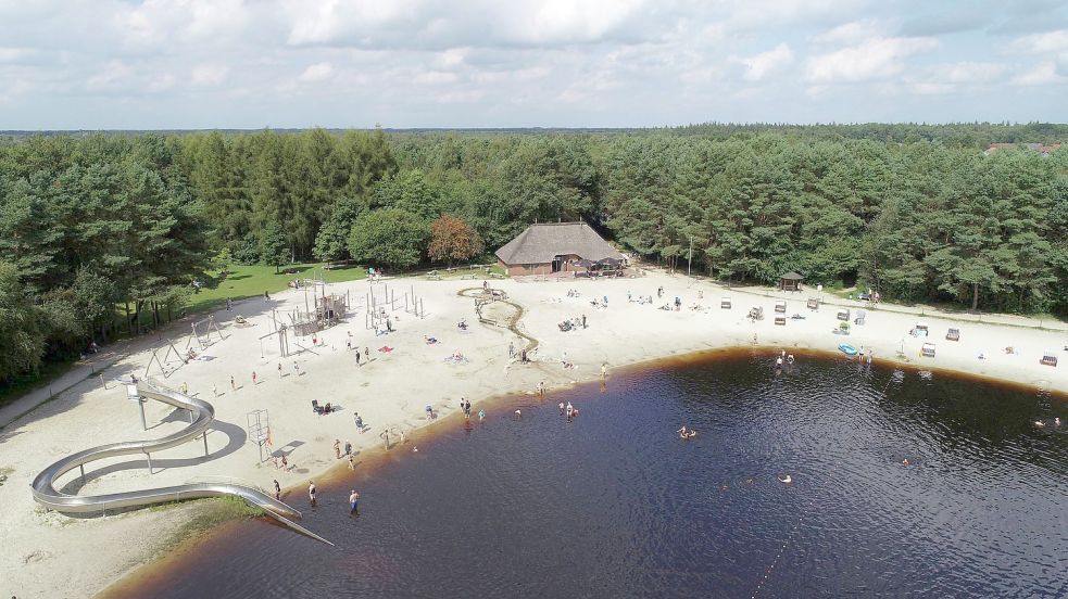 Der Badestrand am Ottermeer ist ein beliebtes Erholungsziel für Einheimische und Touristen. Foto: Stulken