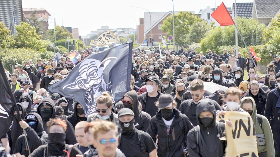 Nach Angaben der Polizei nahmen 400 Menschen an der Demo teil. Foto: Marcus Dewanger