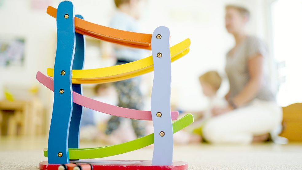Im Herbst soll das Gutachten stehen, das mit über die Zukunft von Kitas und Grundschulen in der Krummhörn entscheiden wird. Symbolfoto: DPA