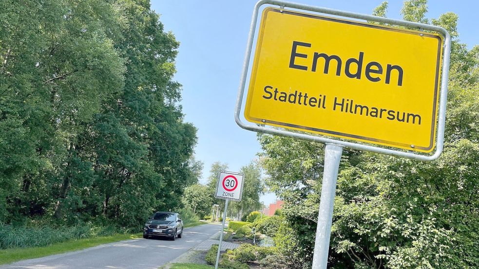 Am Birkhahnweg in Veenhusen beginnt nun der Emder Stadtteil Hilmarsum. Foto: Nording