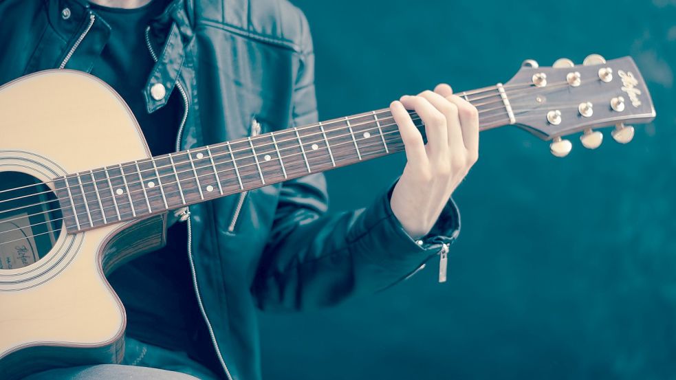 Nach der Corona-Zwangspause soll im September das Gitarrenmusikfestival in Freepsum wieder stattfinden. Die Organisatoren haben die vergangenen zwei Jahre genutzt und vieles neu aufgestellt. Symbolfoto: Pixabay